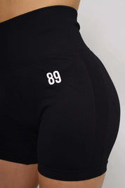 Black scrunch gym shorts – side view, seamless, squat-proof, and stylish for training.
