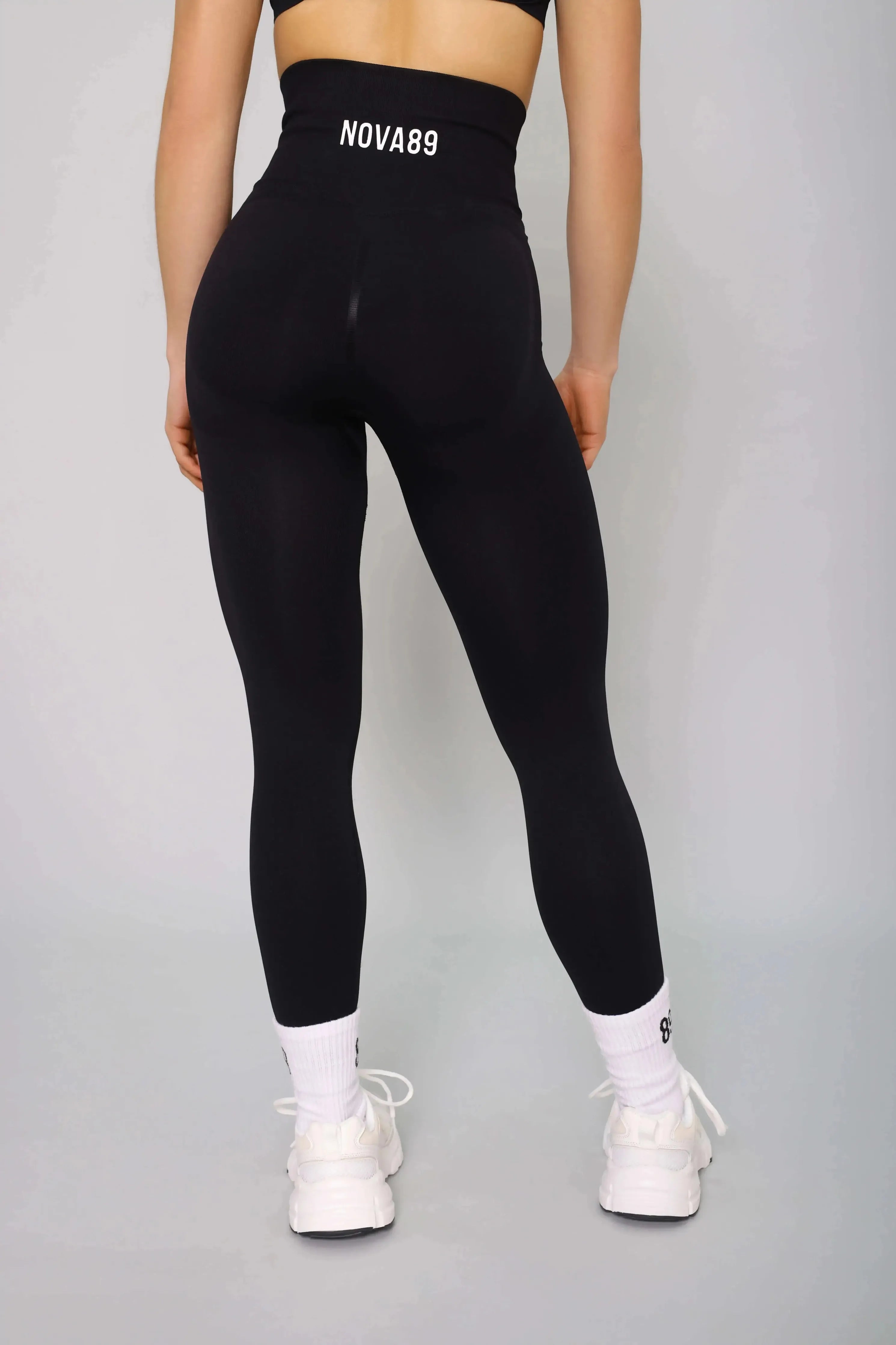 Black high-waisted gym leggings – back view, perfect for gym workouts and exercise