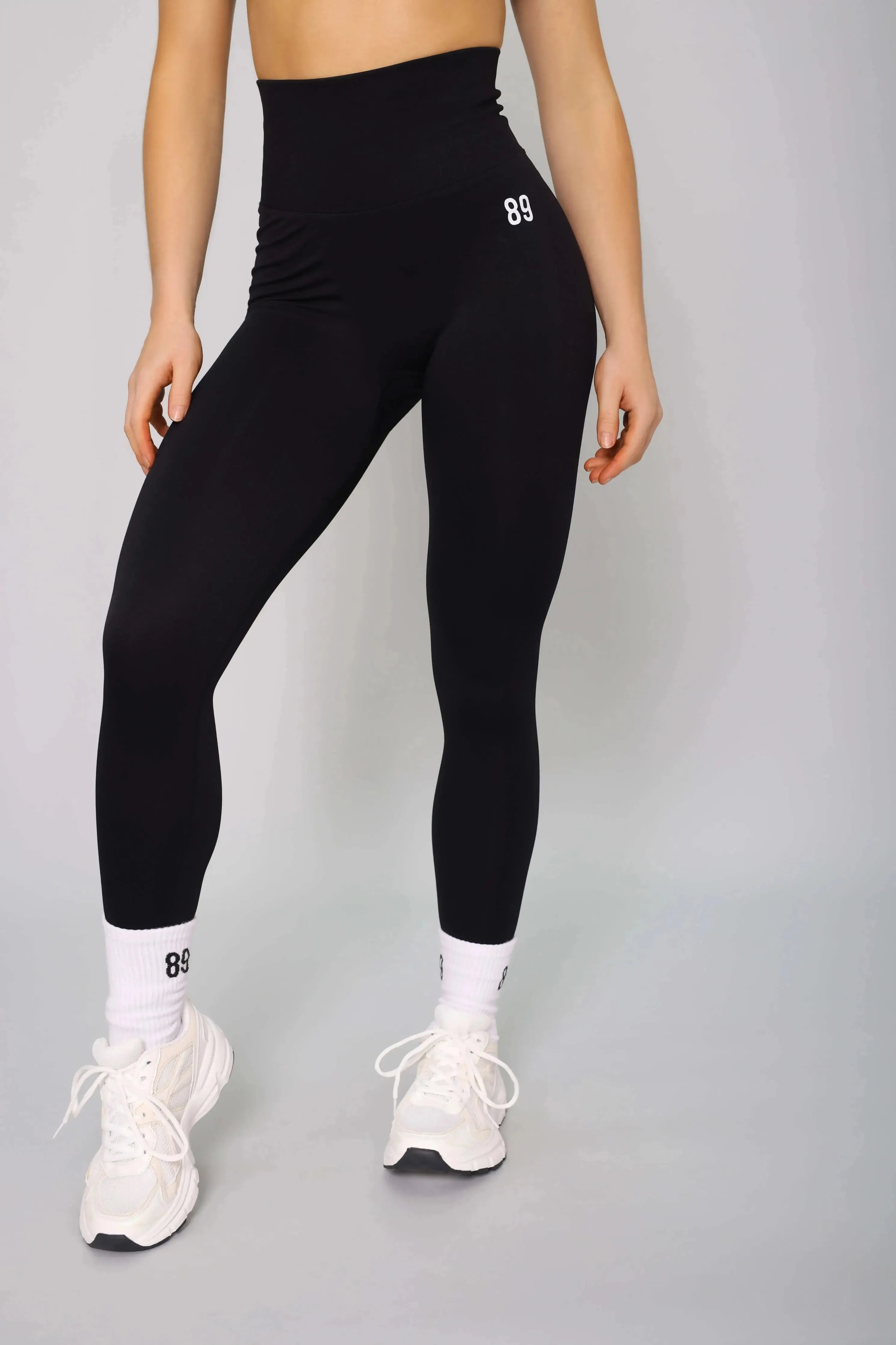 Black high-waisted gym leggings – front view, squat-proof and seamless for workouts
