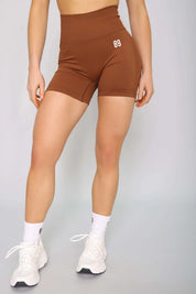 Brown scrunch gym shorts – front view, squat-proof and designed for maximum comfort.