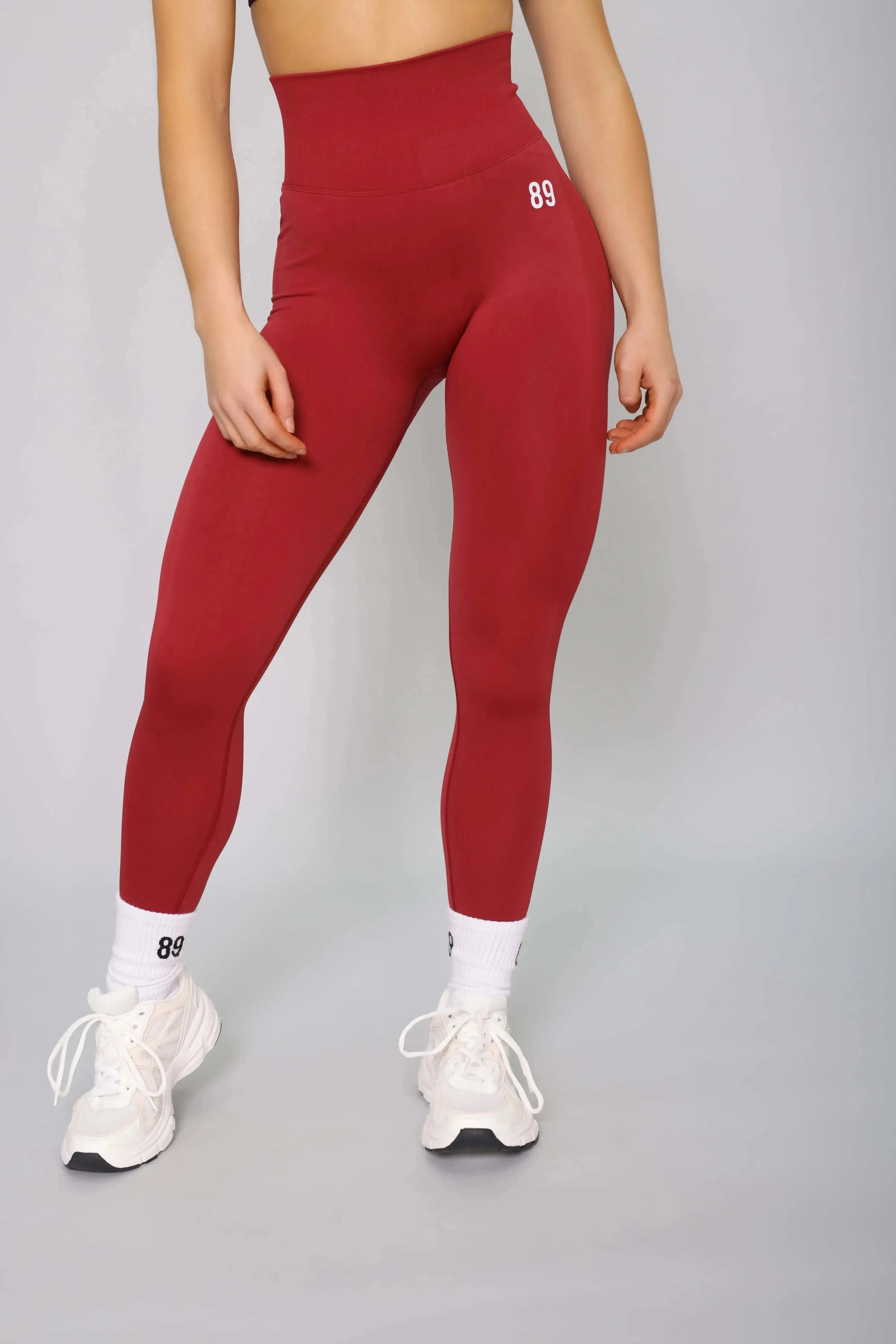Burgundy seamless fitness leggings – front view, squat-proof and breathable for workouts