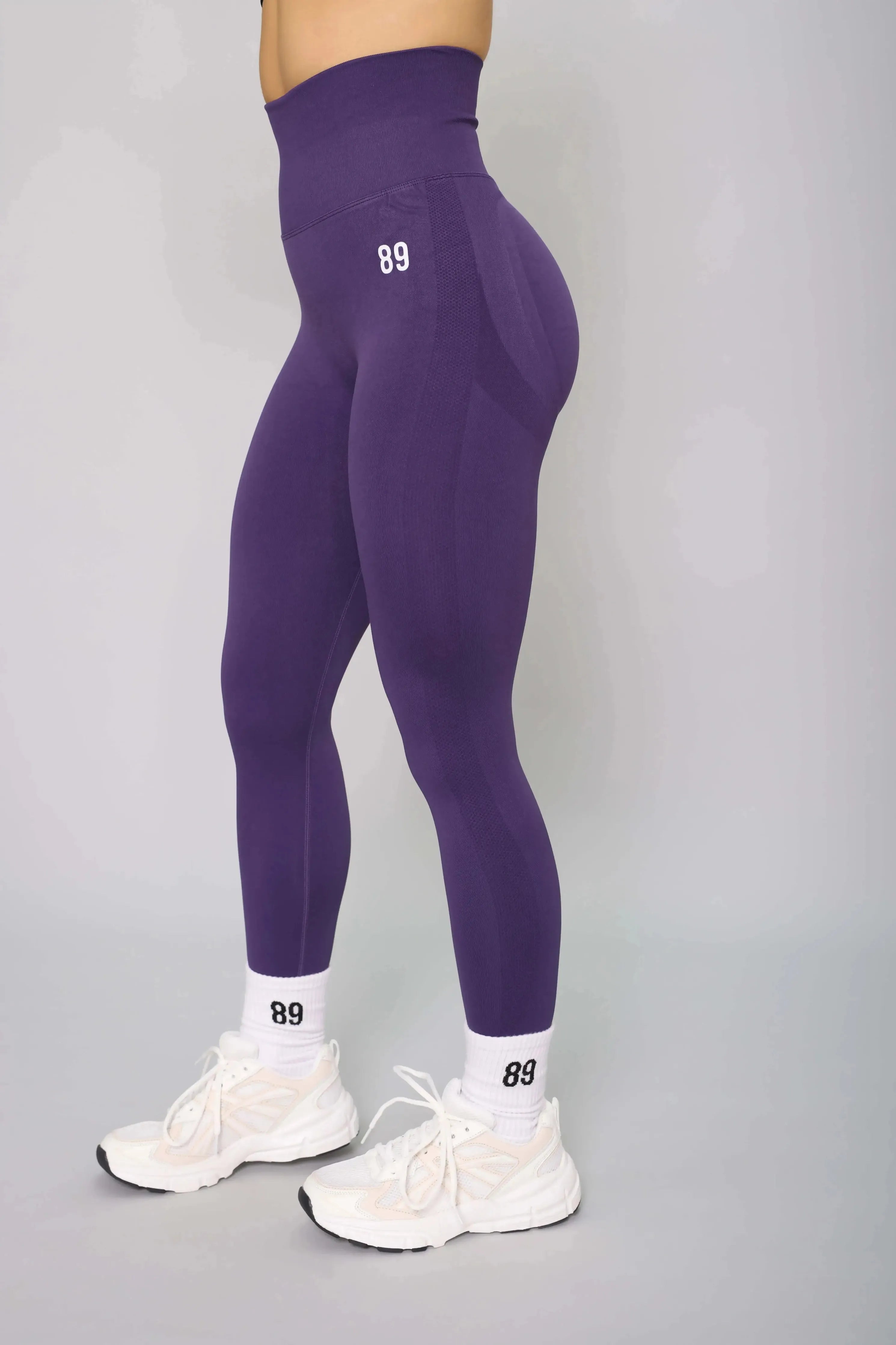 Indigo seamless gym leggings – side view, breathable and perfect for gym workouts