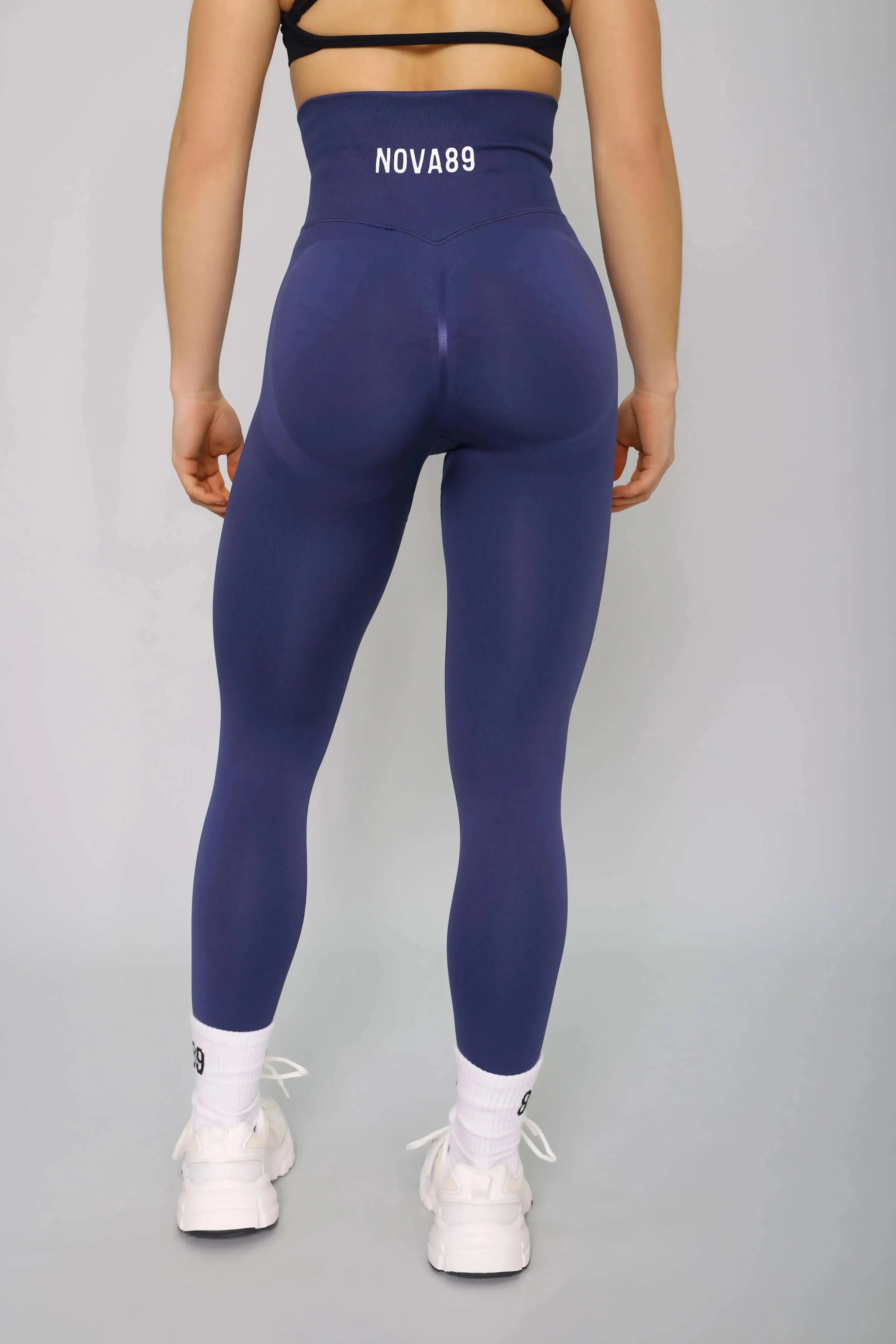 Navy blue tummy control leggings – back view, seamless fit perfect for running and fitness