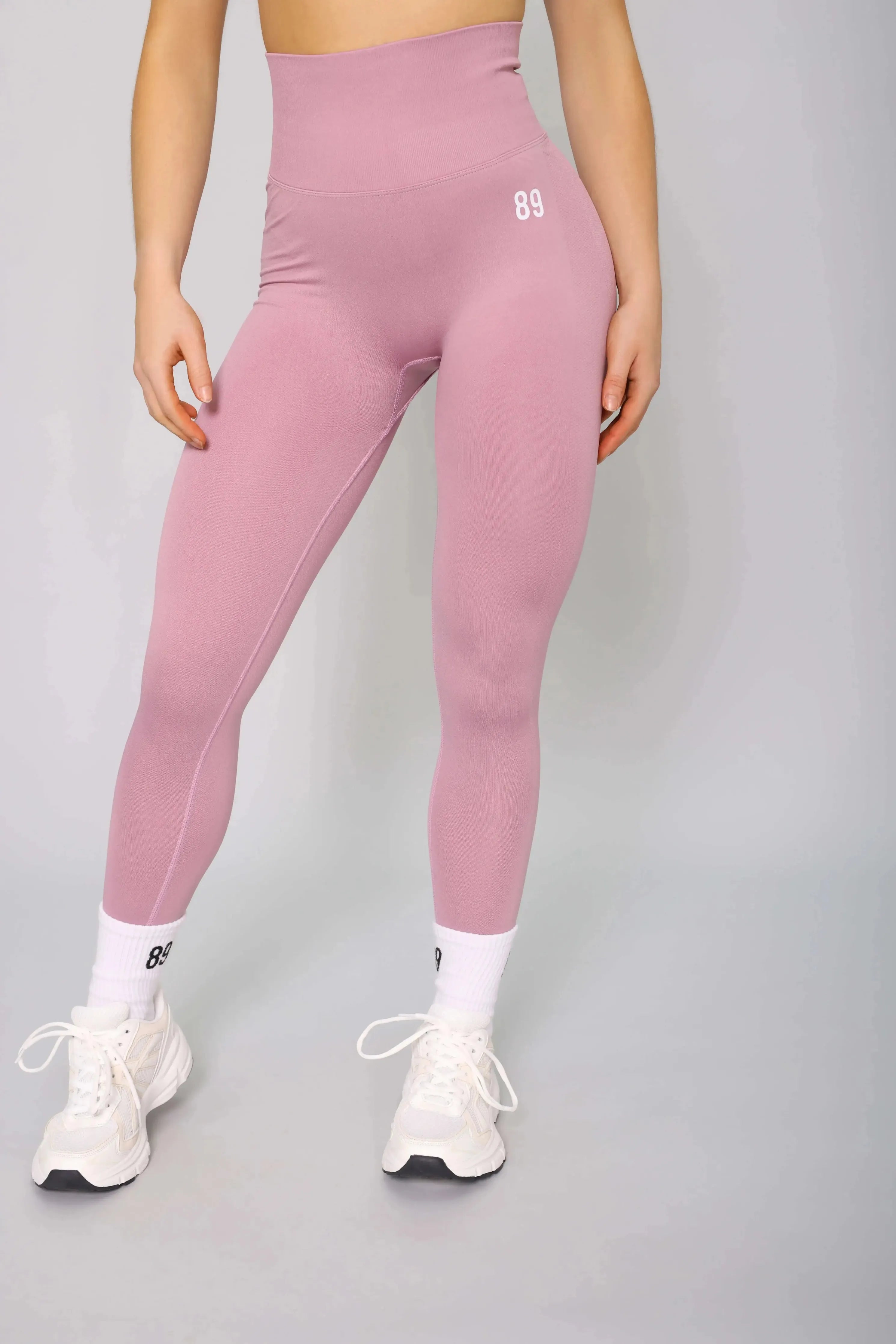 Powder pink scrunch bum leggings – front view, squat-proof and seamless for yoga