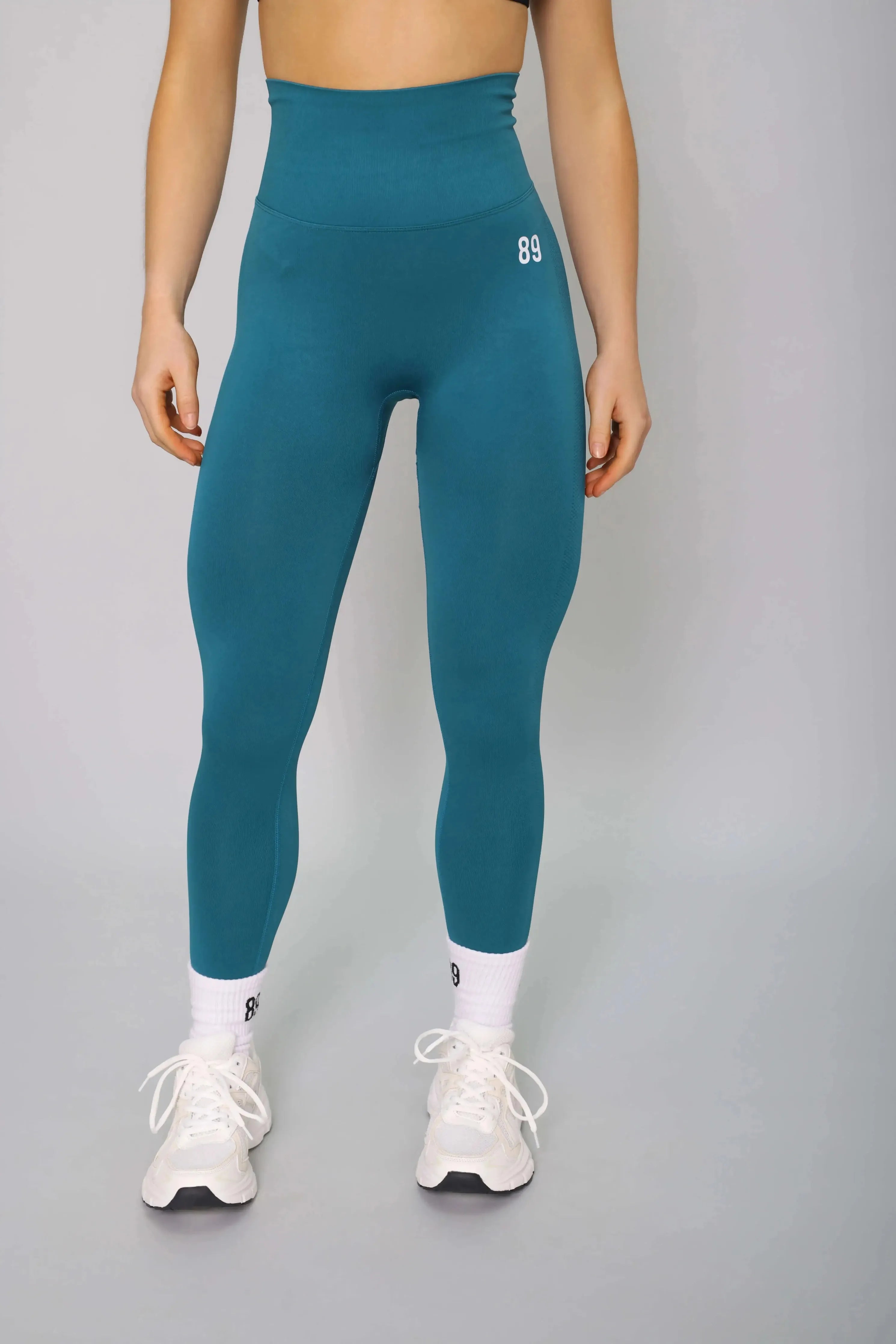 Teal scrunch bum yoga leggings – front view, high-waisted and breathable for yoga